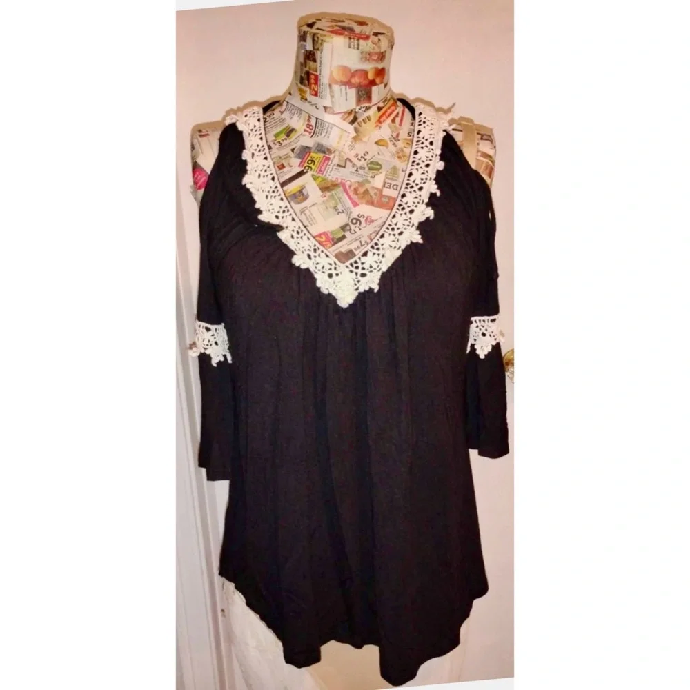 Black G Collection Cold-Shoulder Tunic Top with Cream Lace Trim L - Picture 2 of 3
